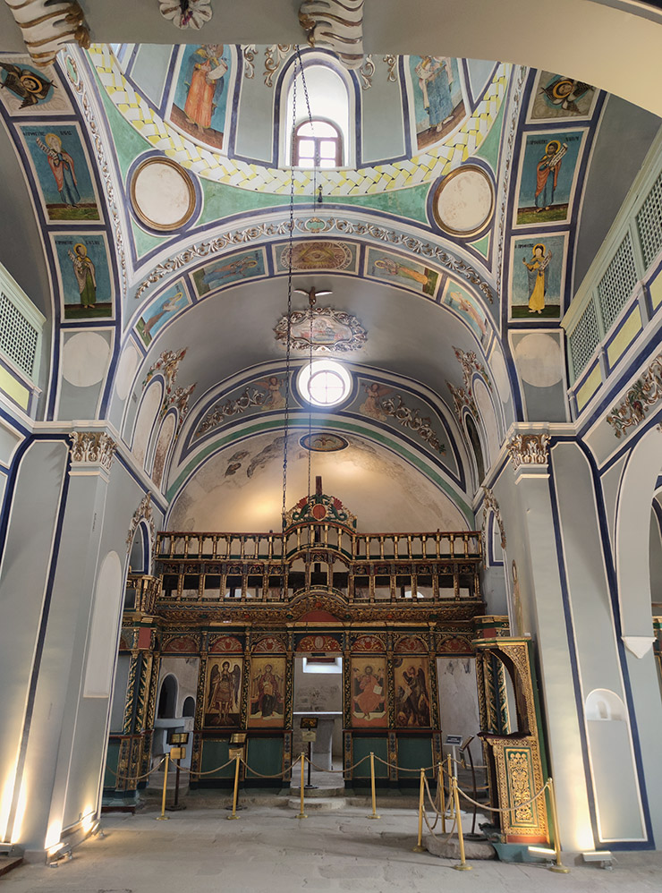 В церкви было ощущение, что я зашел в храм где⁠-⁠то в Москве. Необычно осознавать, что на самом деле это центр Турции