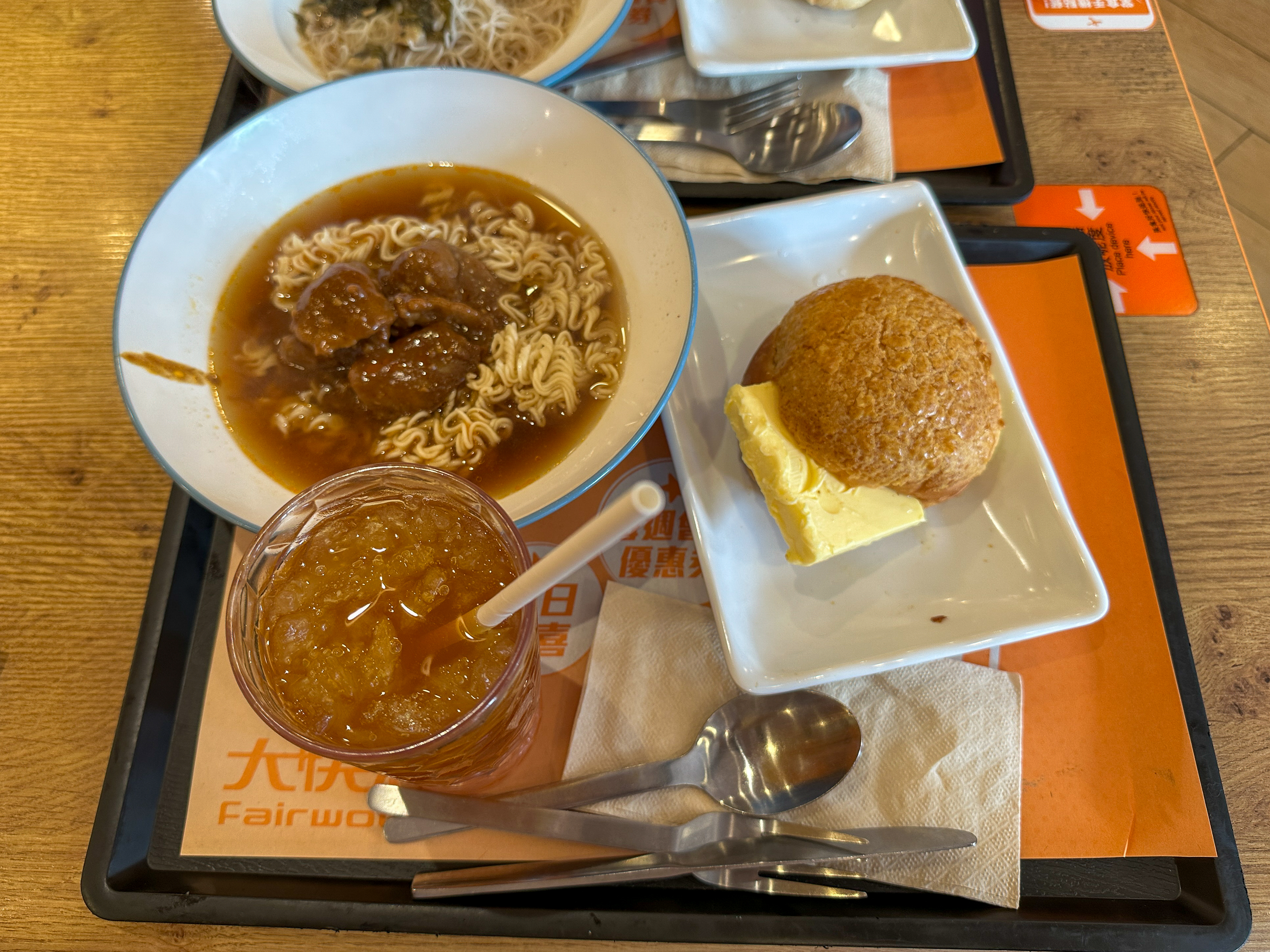 Обедаем гонконгским фастфудом в Fairwood