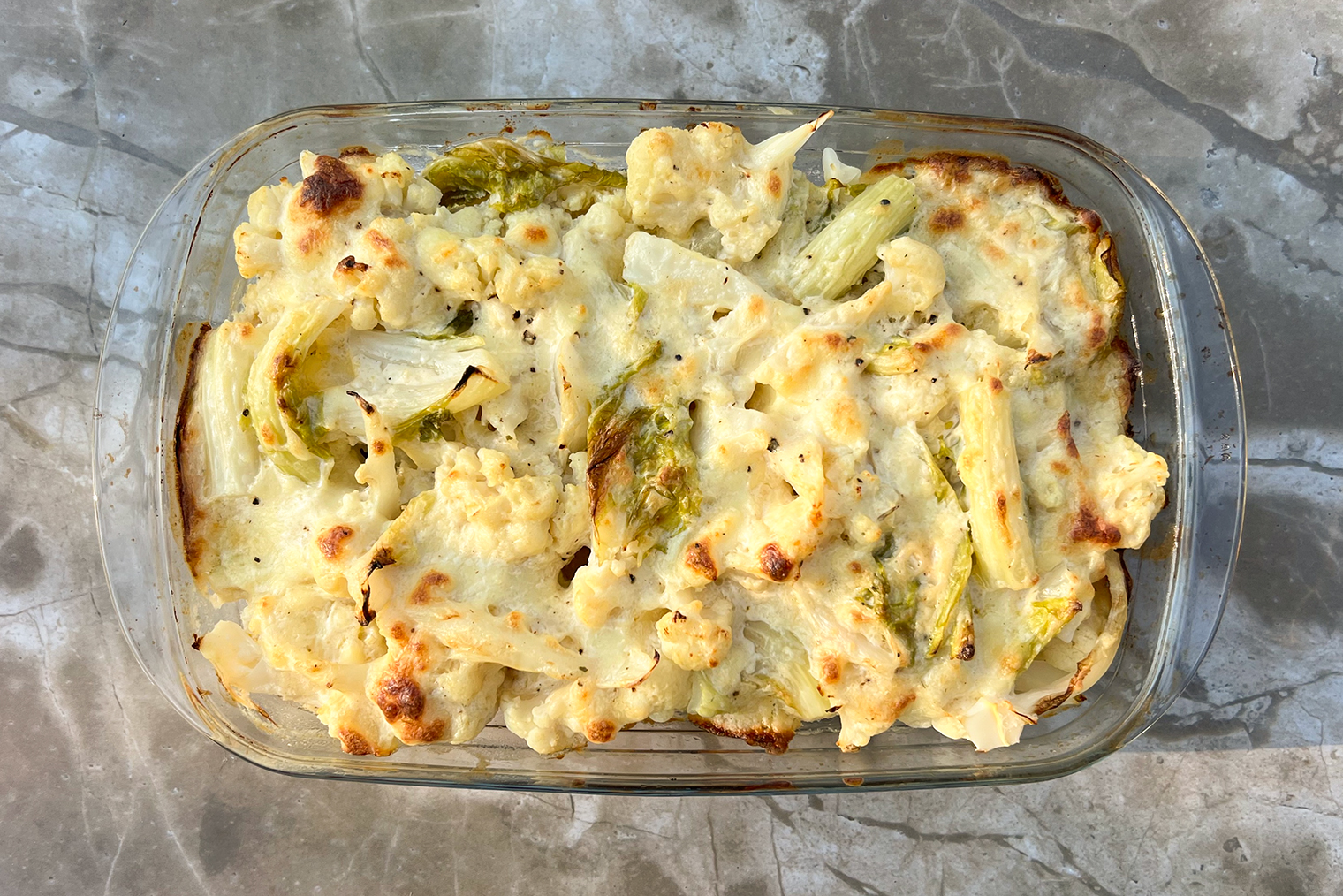 Готовая цветная капуста с сыром в духовке