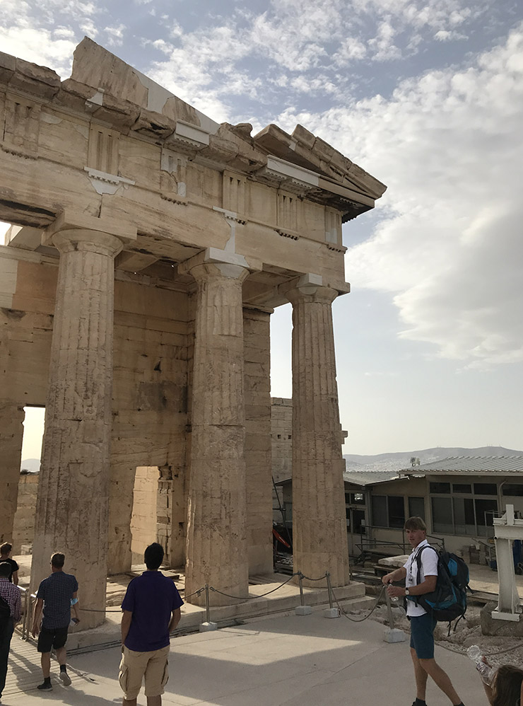 Каждый день Акрополь посещают 16 тысяч туристов