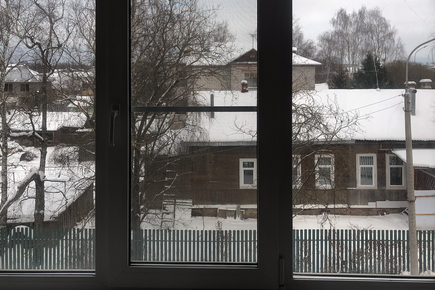 Вид из окна. От автовокзала Великого Устюга до общежития мы доехали на такси за десять минут и 150 ₽. Я была приятно удивлена низкой ценой