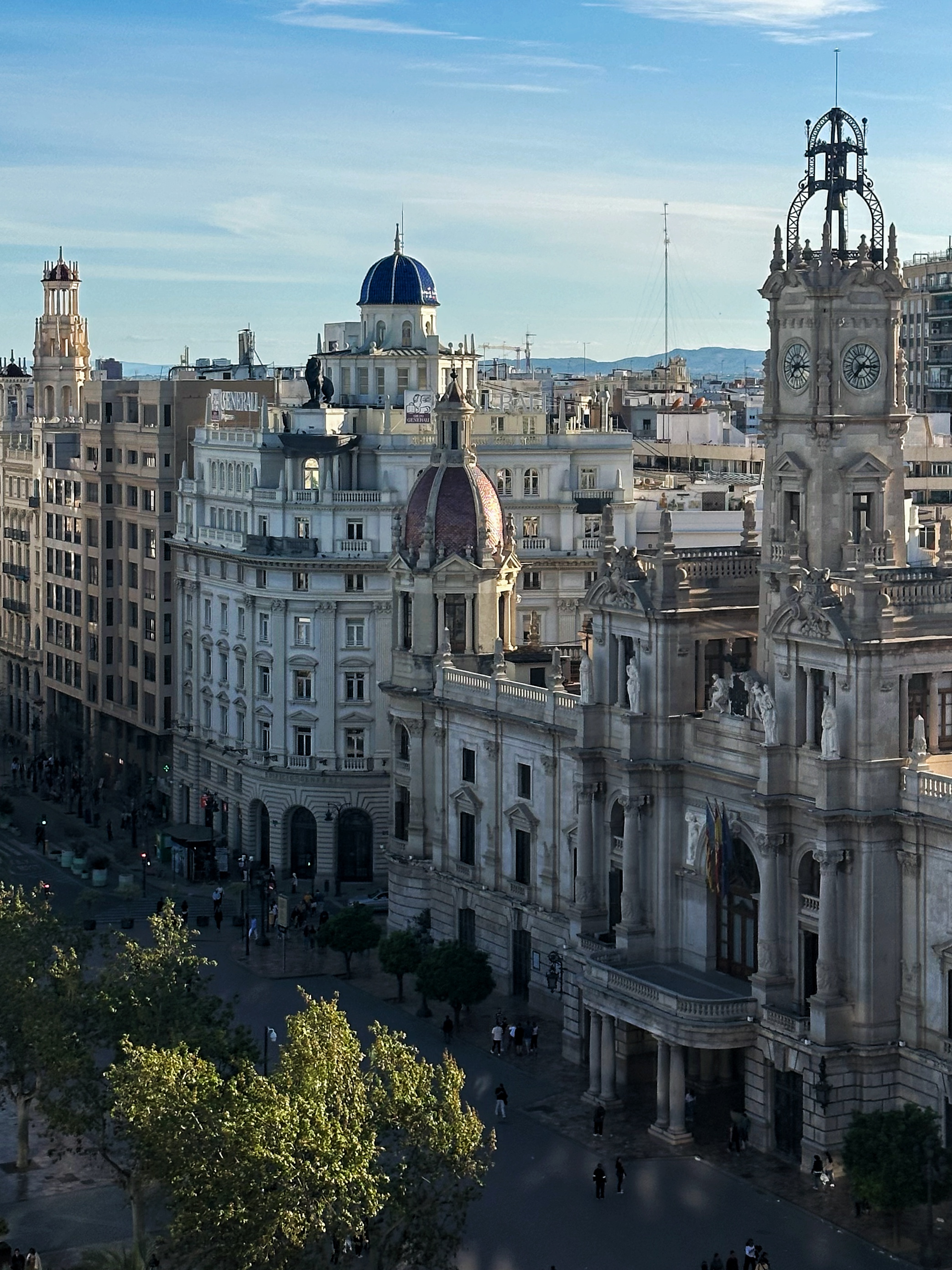 «Здесь есть все, что я искала сквозь все свои переезды»: как я переехала в Испанию