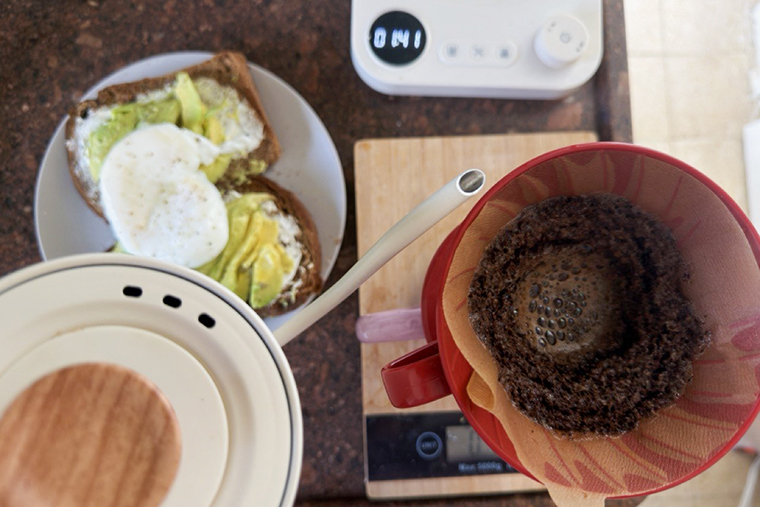 Если есть что-то стабильное в мире — это мой кофе, который завариваю в воронке каждое утро