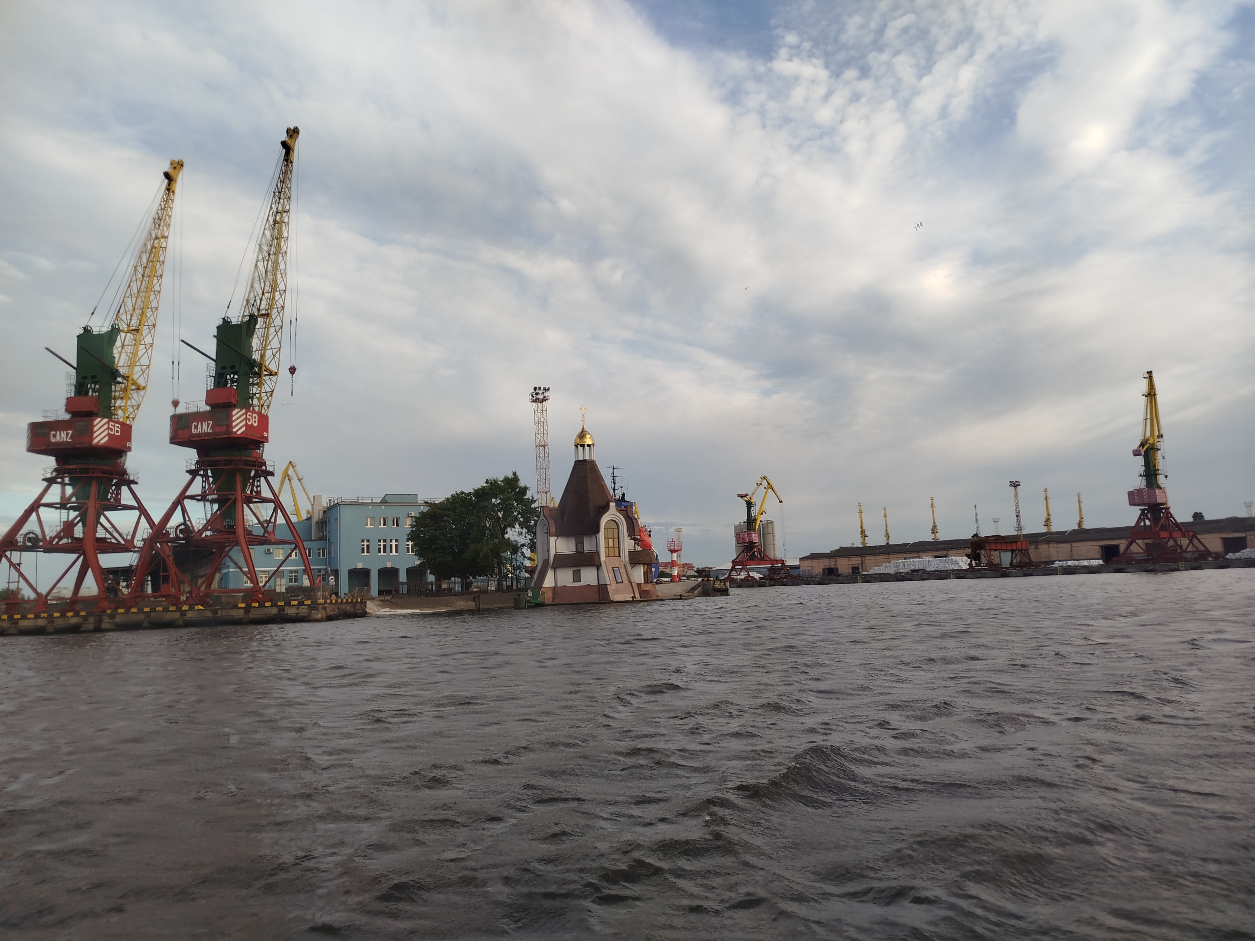 Вид на город с воды