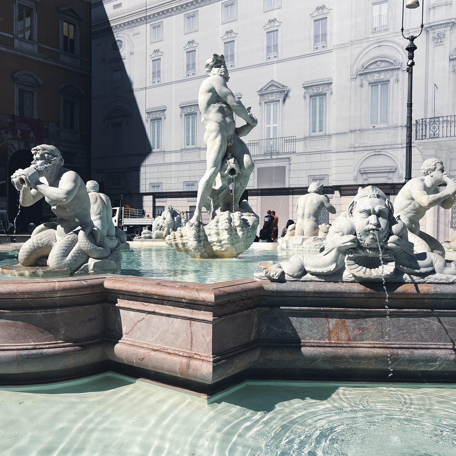 Я не поклонница фонтанов, но этот показался интересным