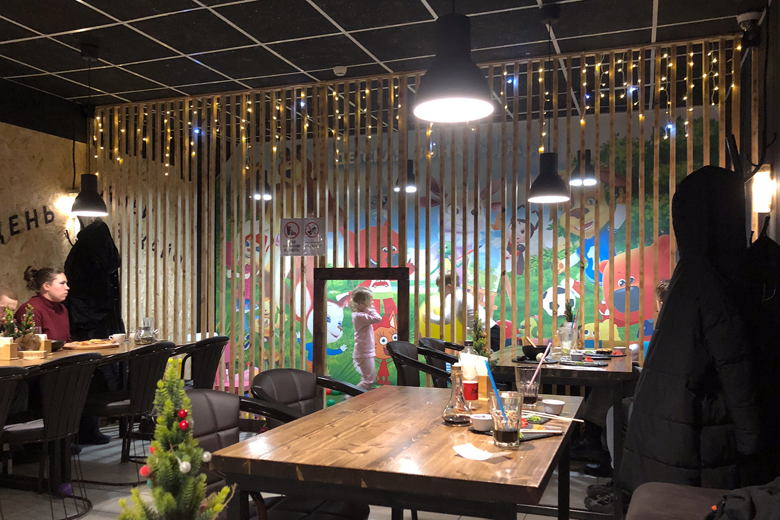 Интерьер в Maki Yama уютный, обслуживание на уровне