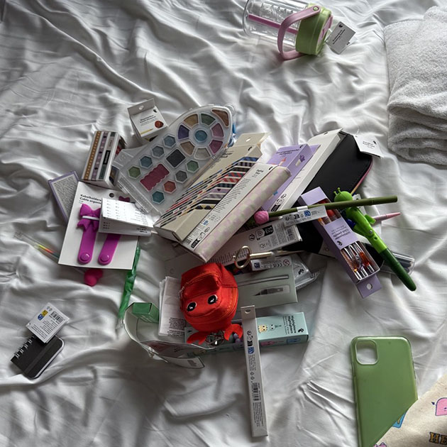 Накупили канцелярии к школе