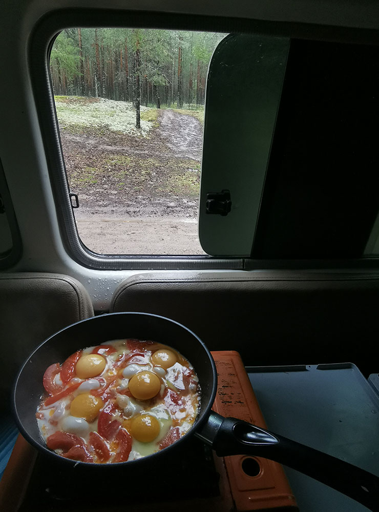Завтрак в машине