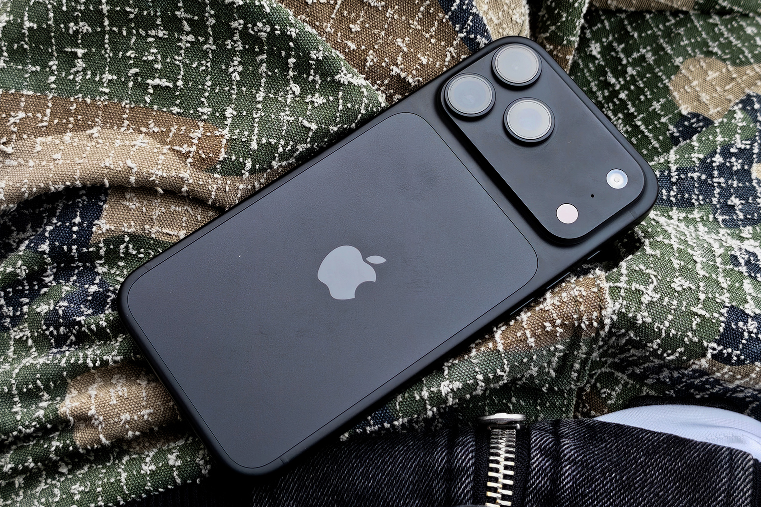 Визуально iPhone 18 Pro Max не отличить от 17 Pro Max
