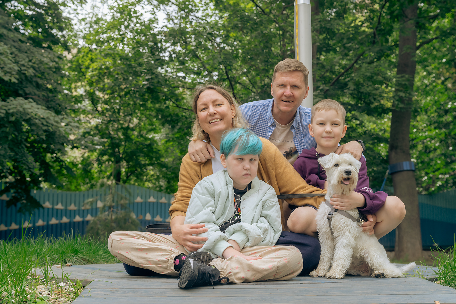 Мои знакомые часто избегают разговоров о Миле, а в «Доме с маяком» я могу вспоминать ее, не боясь услышать молчание