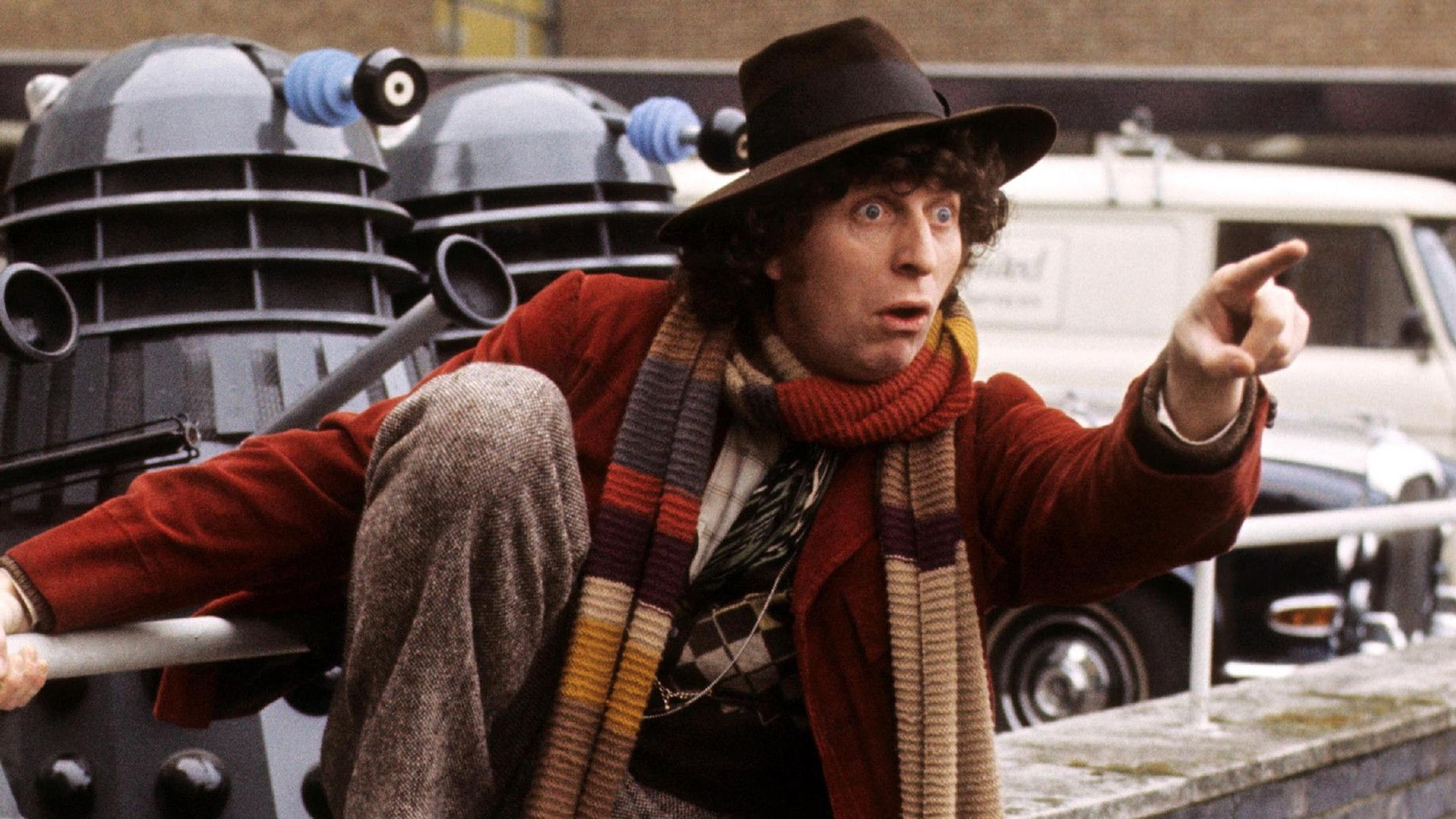 Длинный цветной шарф Четвертого Доктора до сих пор считается важнейшим атрибутом любого фаната сериала