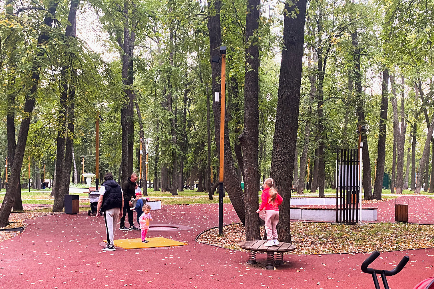 Еще одна площадка в детском парке