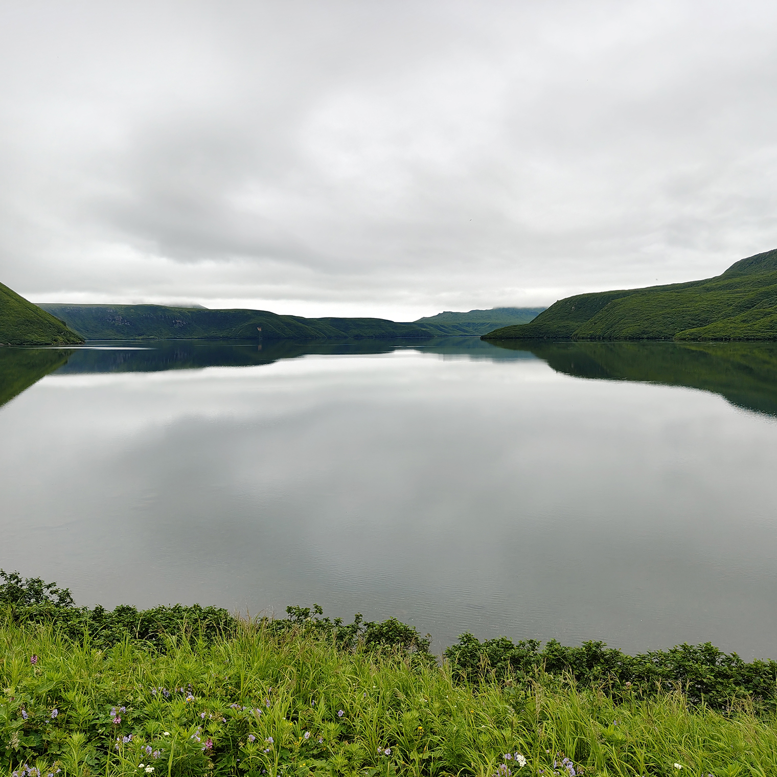 У берегов Черного озера