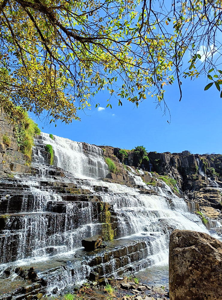 Ступени водопада Понгур