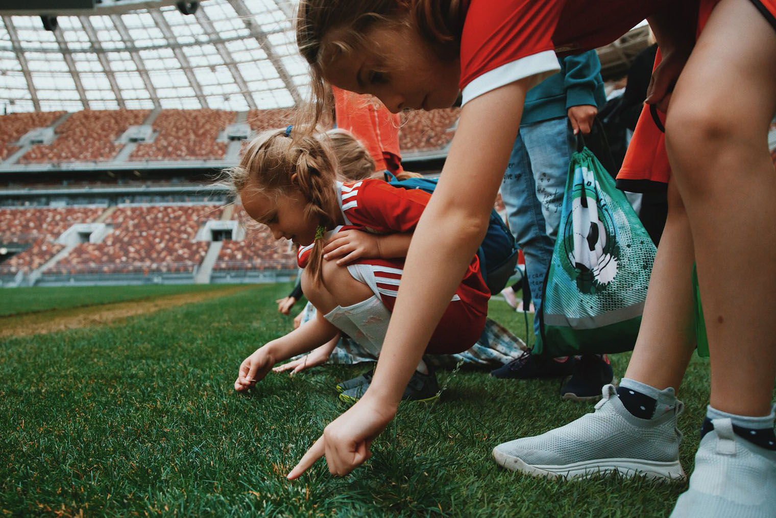 Экскурсии позволяют посетителям побывать прямо на арене. Источник: luzhniki.ru