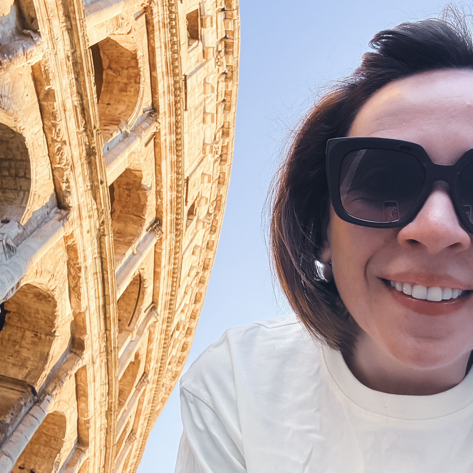 Запилила селфи на фоне Колизея