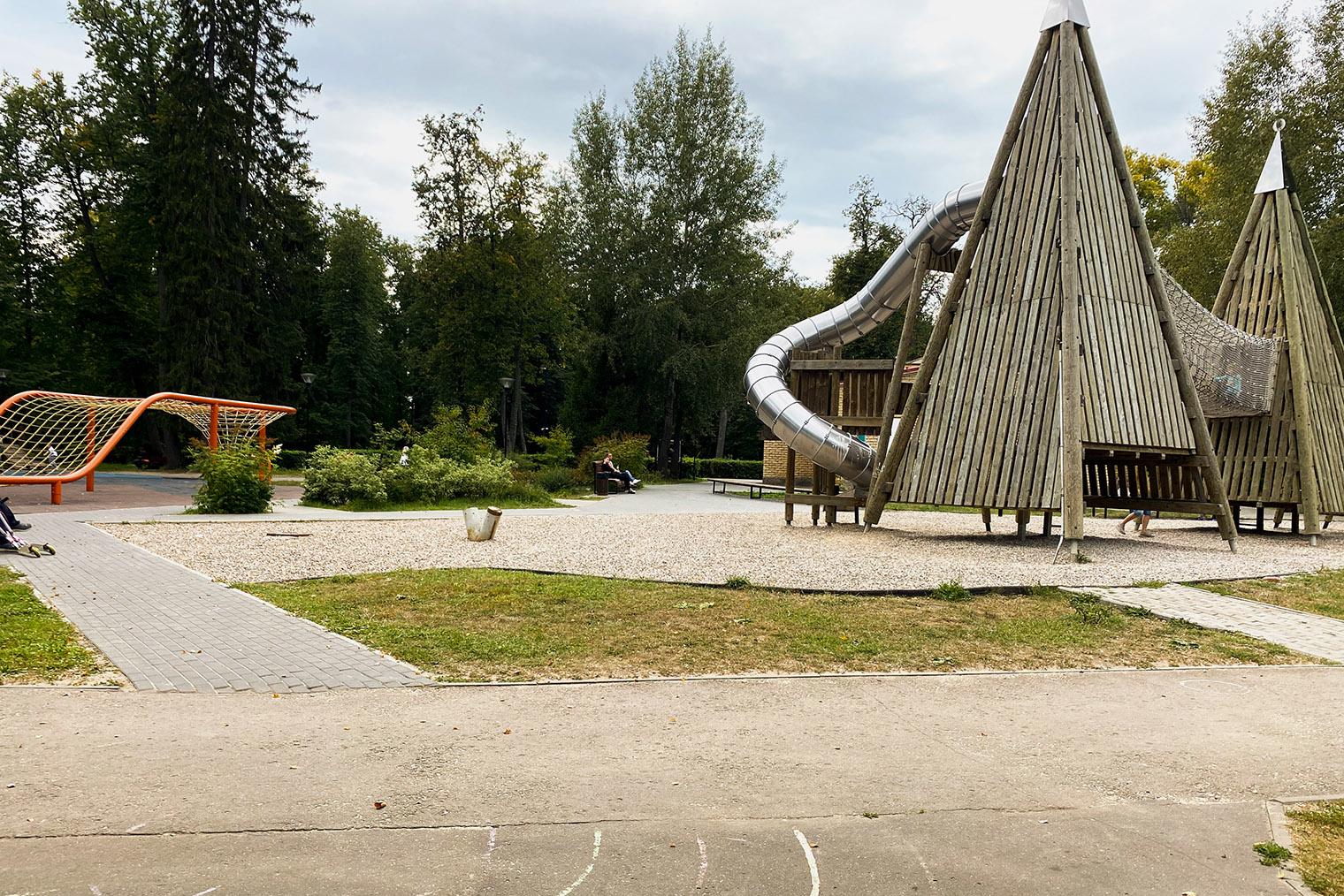 Детская площадка в парке
