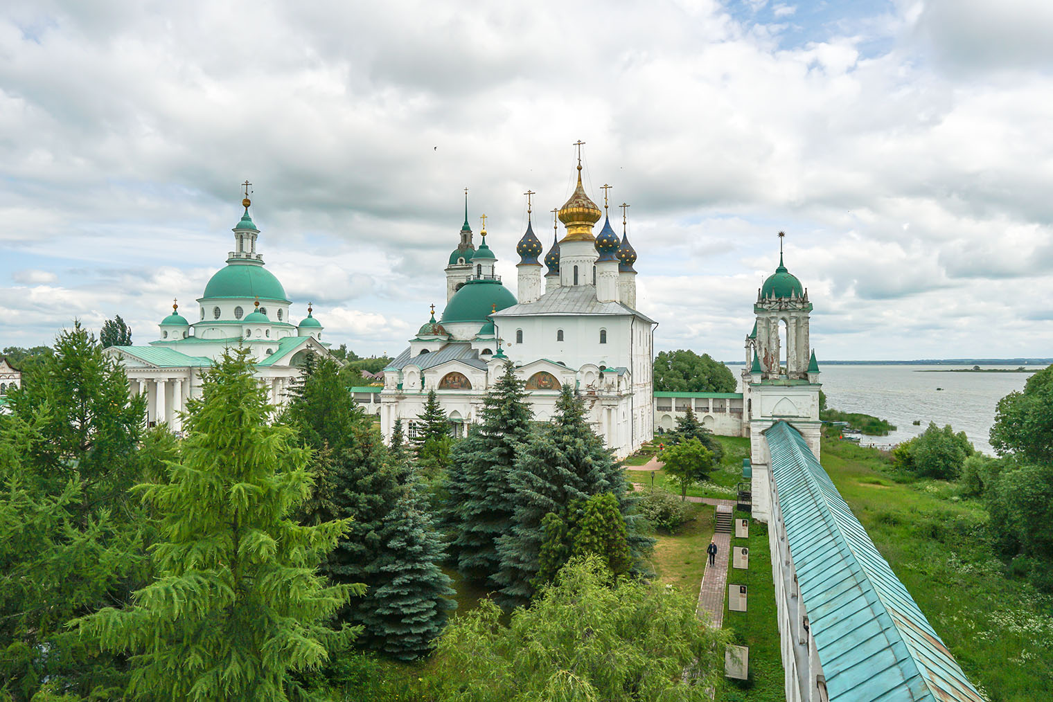 Вид с площадки монастыря. Фотография: Goussew / Wikimedia