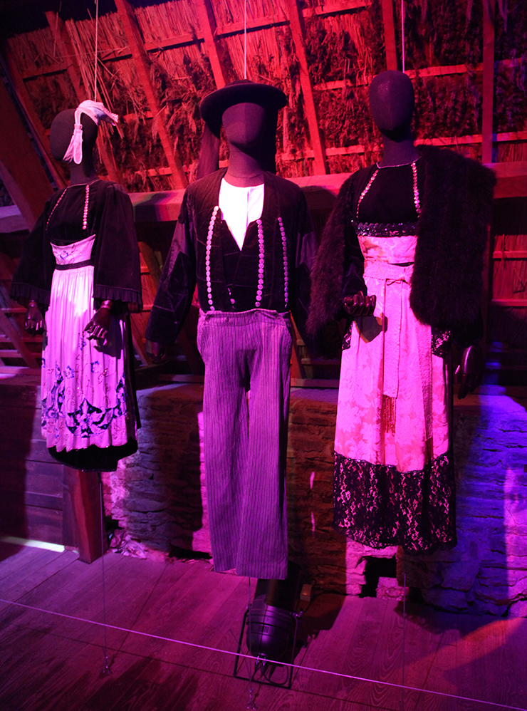 Выставка традиционных бретонских костюмов и головных уборов