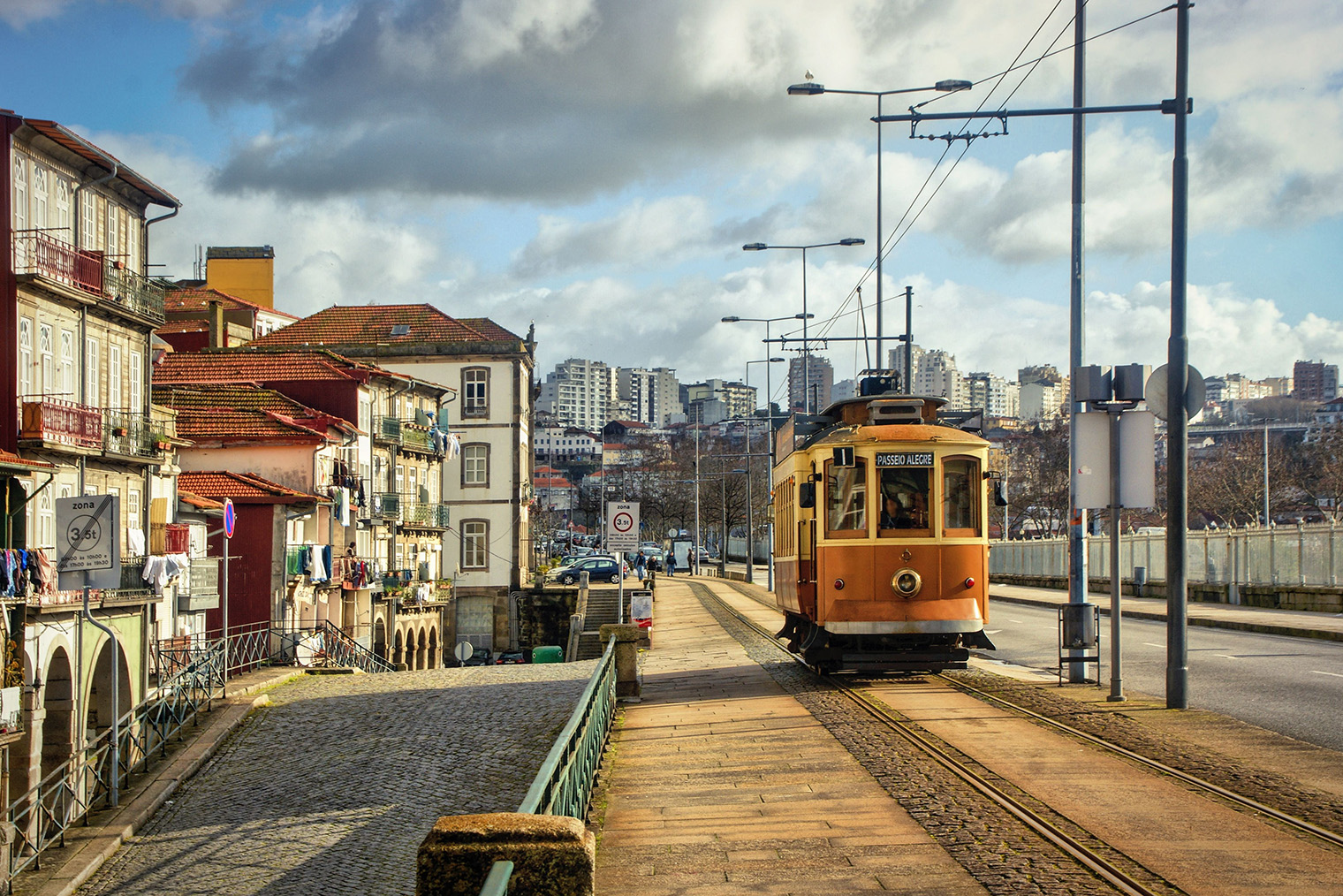 Исторический трамвай в Порту. Фотография: VR2000 / Shutterstock / FOTODOM