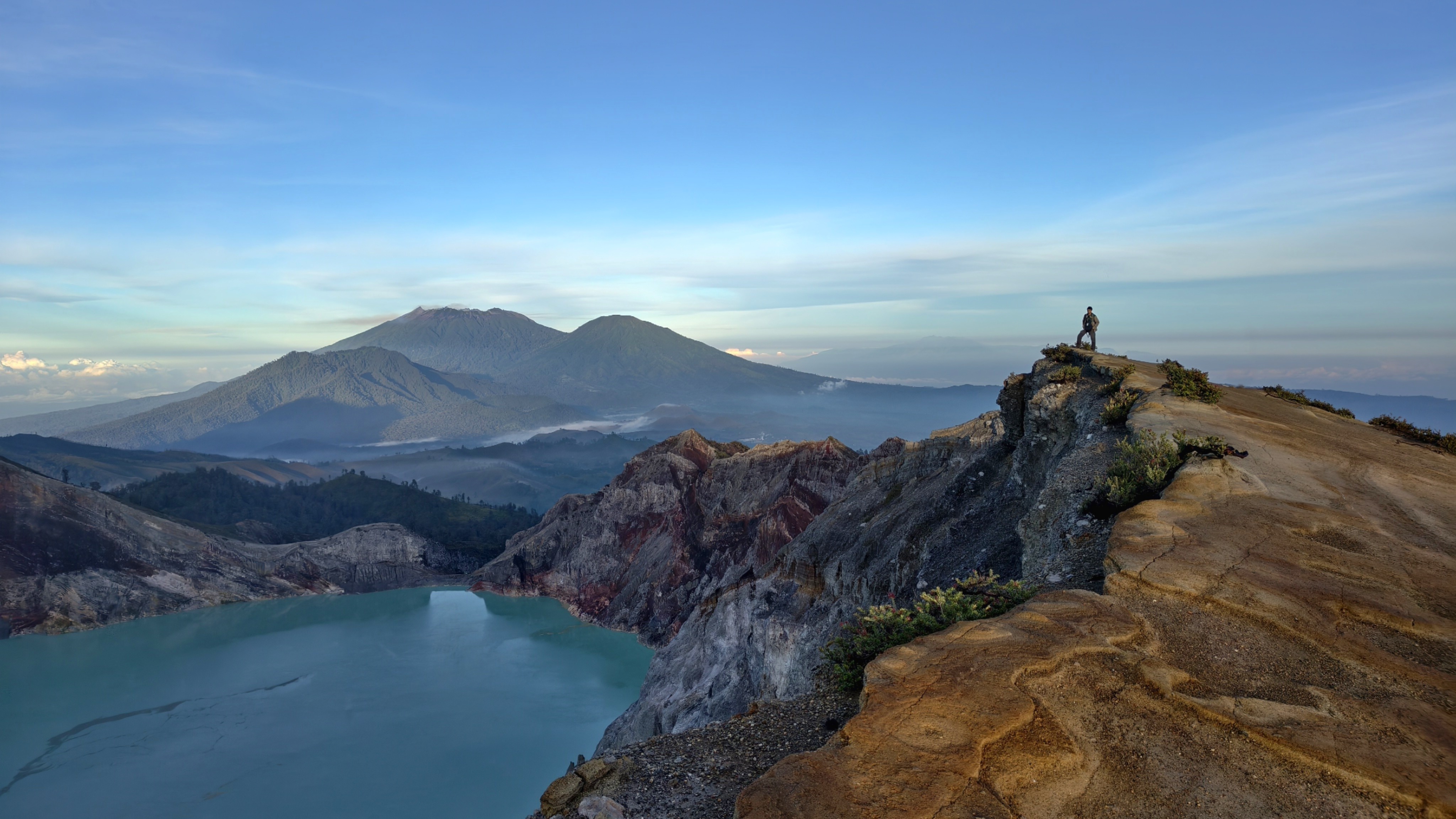 Кратер Иджена