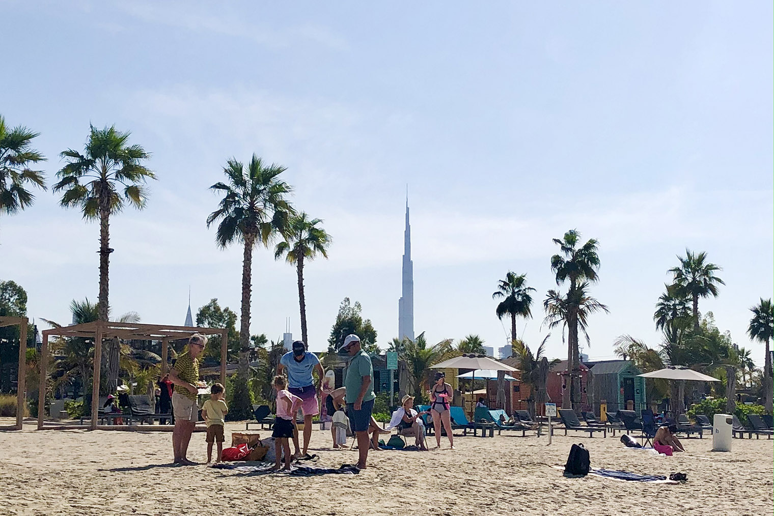 С любой точки пляжа можно увидеть Бурдж-Халифу — самое высокое здание мира, в котором 163 этажа