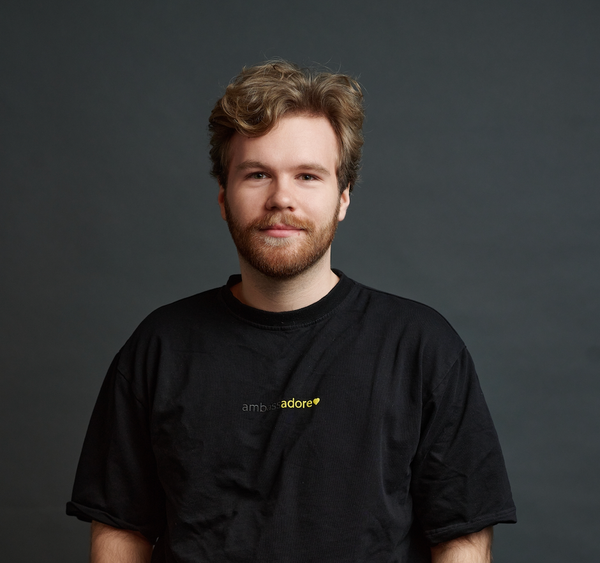 Михаил Попов 