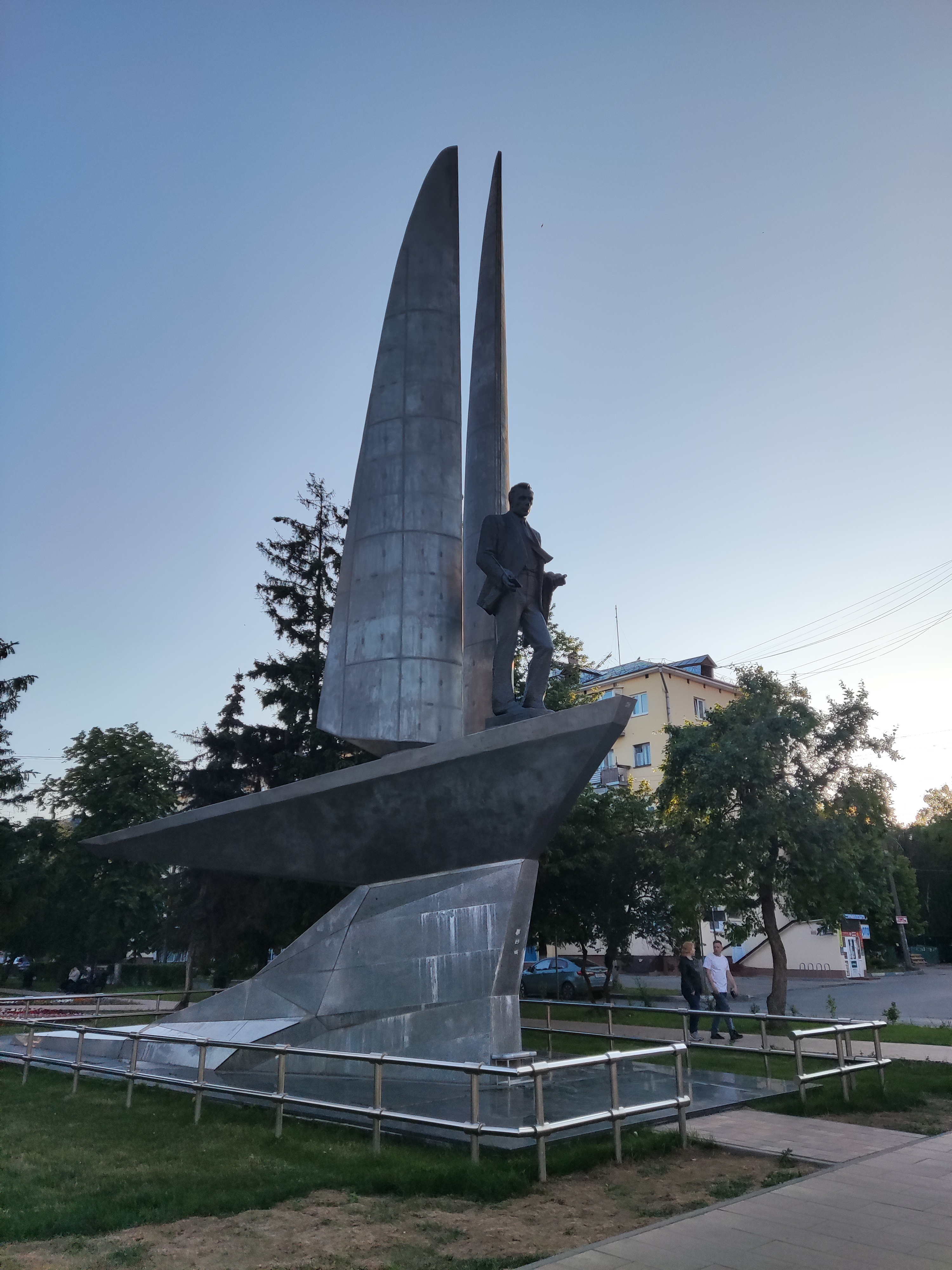 Памятник Ростиславу Алексееву, конструктору «Метеора», в Сормовском районе.