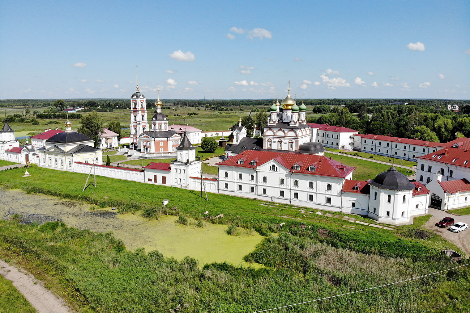 Панорама Троице-Сергиева Варницкого монастыря. Фотография: Navigator-1955 / Wikimedia