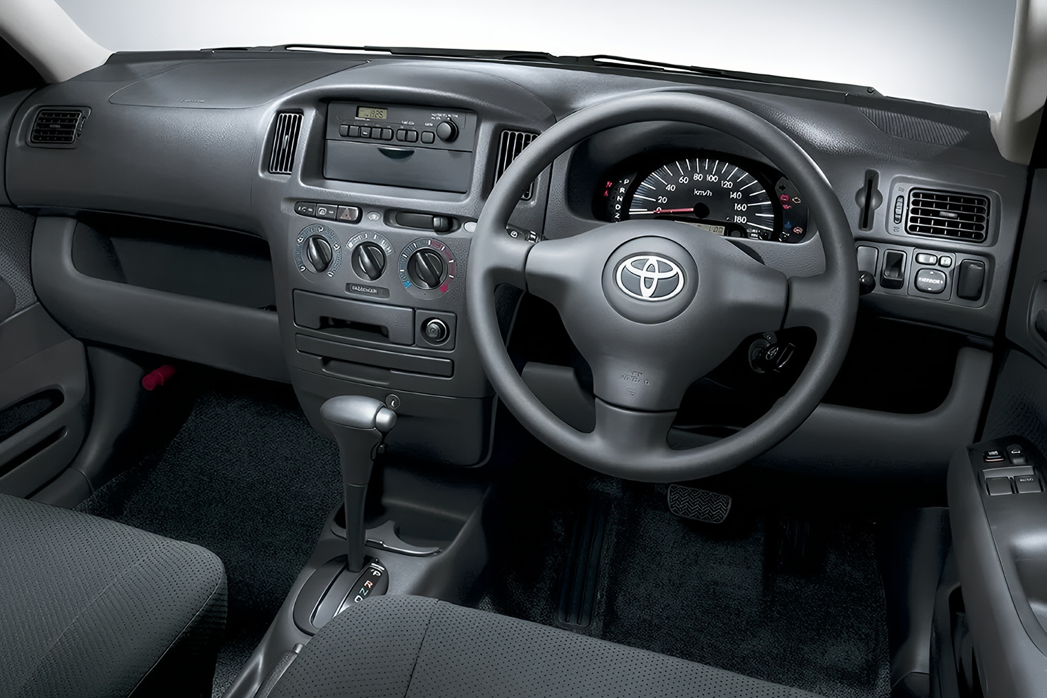 У машин идентичный салон. © Toyota