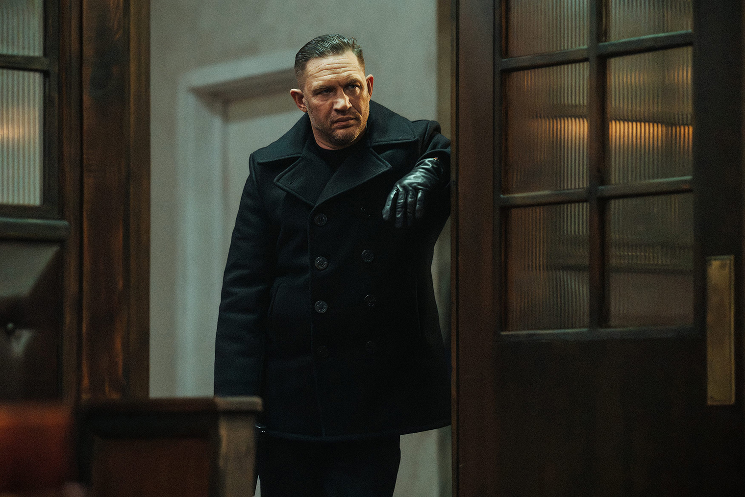 Гарри сыграл Том Харди. Это один из самых ярких персонажей сериала: оттого вдвойне удивительно, что во втором сезоне героя могли убрать из сюжета из-за конфликта с актером