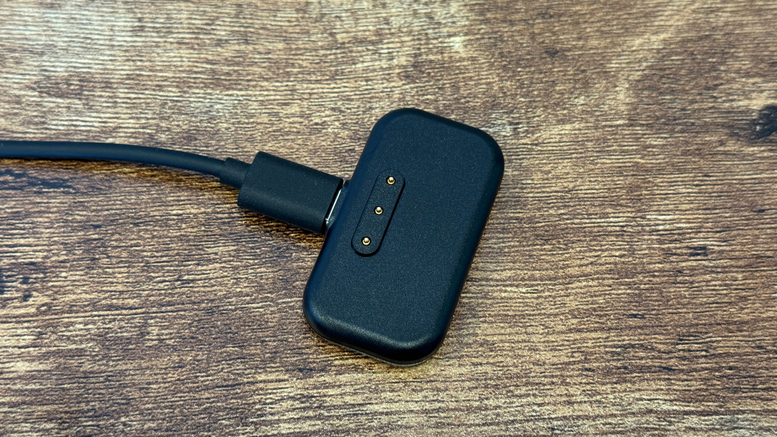 Шайба Steam Puck, которая используется для беспроводного подключения и зарядки геймпада. © tomshardware.com