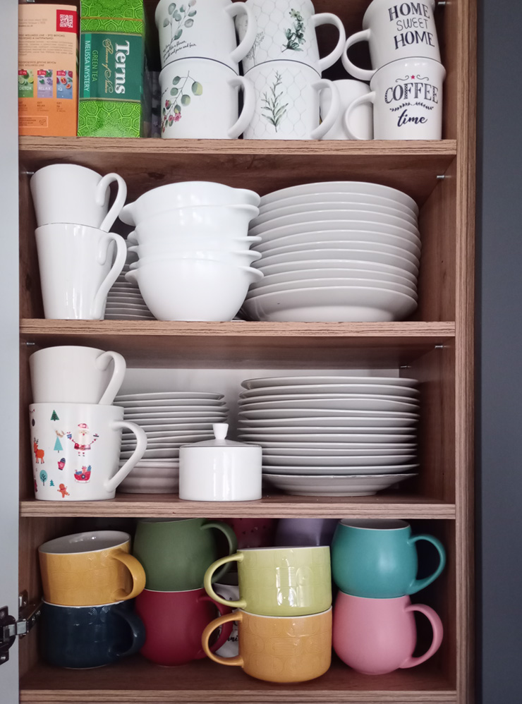 Это тоже посуда на каждый день. Все это я использую для сервировки стола