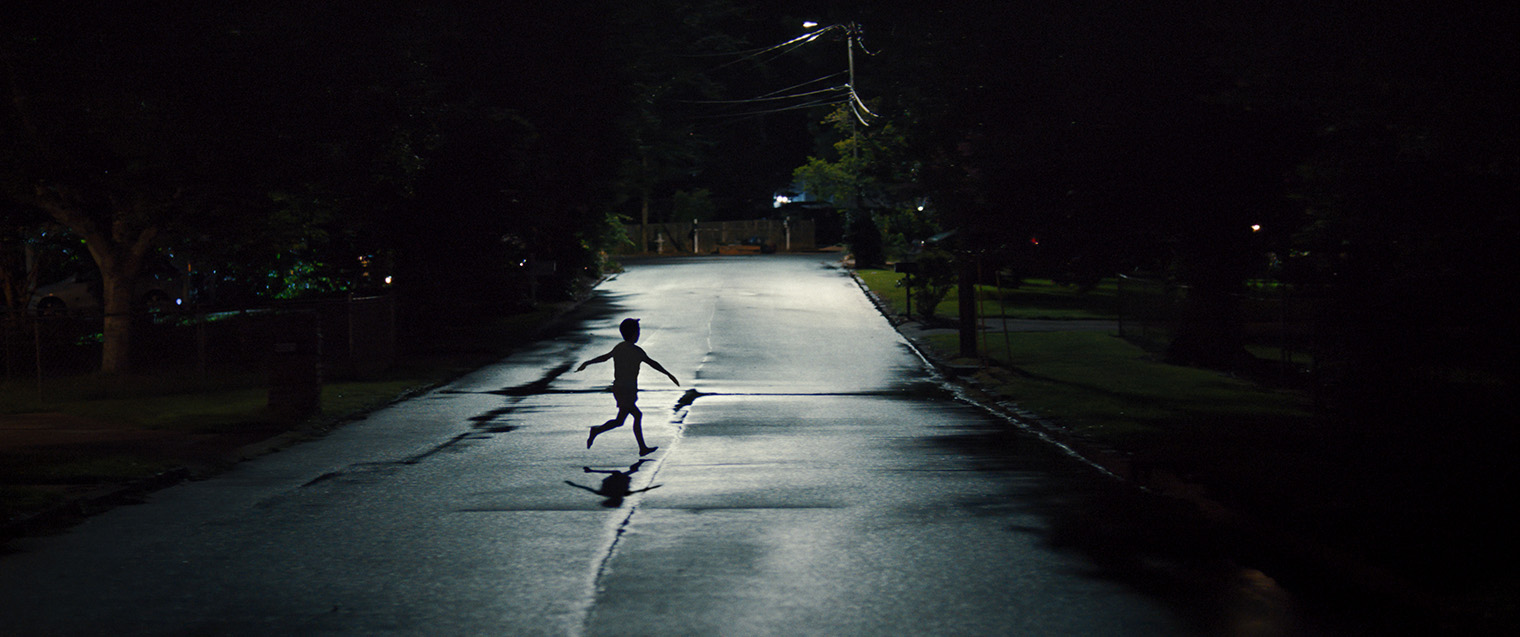 В фильме полно не только тайн и загадок, но и отсылок. Так что после просмотра советуем прочитать наш текст, где мы рассказываем о разных фанатских теориях и объясняем финал. Кадр: Warner Bros. Pictures