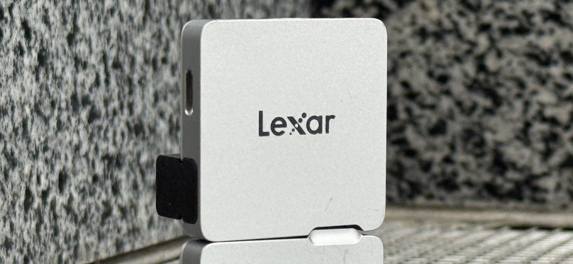 ТехноНаходка # 5: миниатюр­ный SSD на 1 Тб, который увеличивает память iPhone