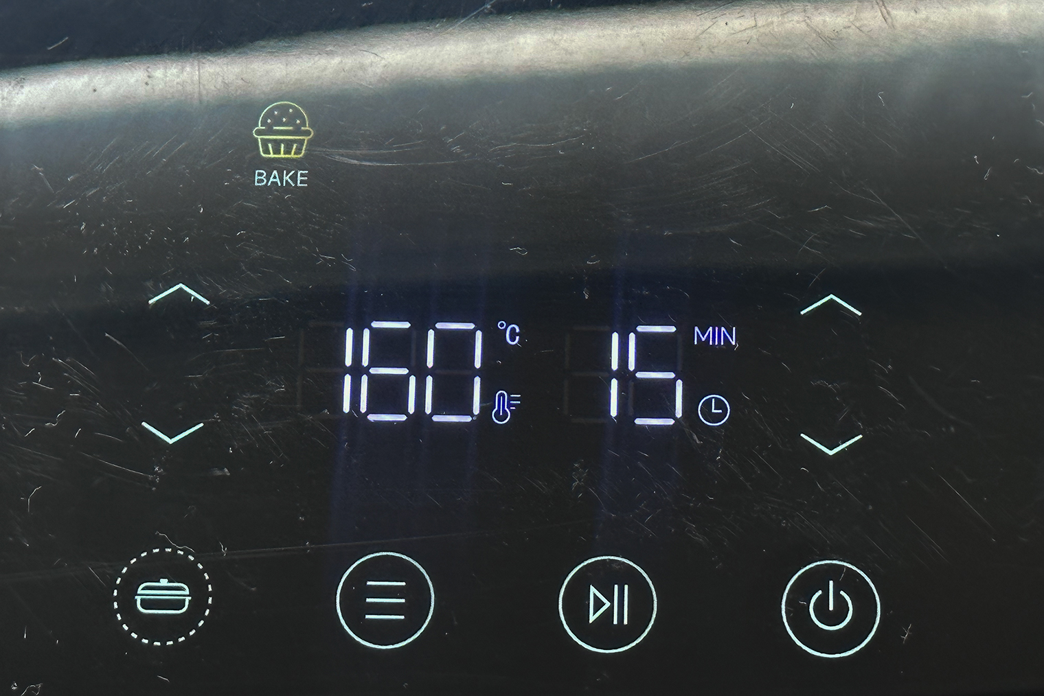 Режимов на&nbsp;панели управления восемь. Иконки понятные, подписаны на&nbsp;английском