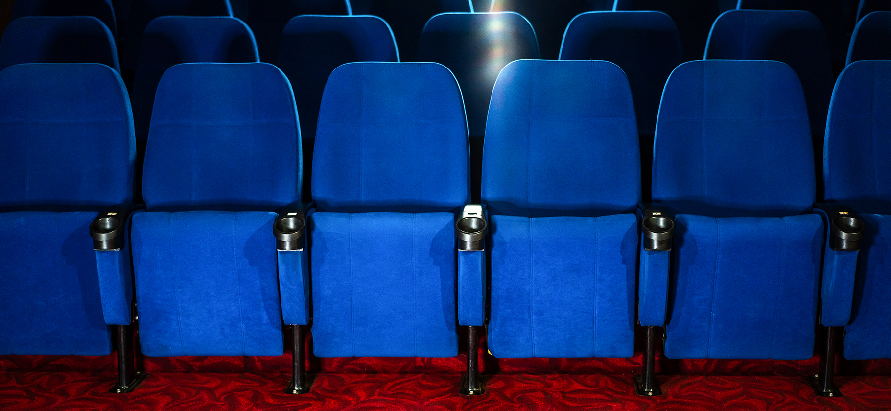 Кинотеатры РФ​ заработали 2,8 млрд рублей на теневом прокате в 2025 году — на 35% меньше, чем в 2024