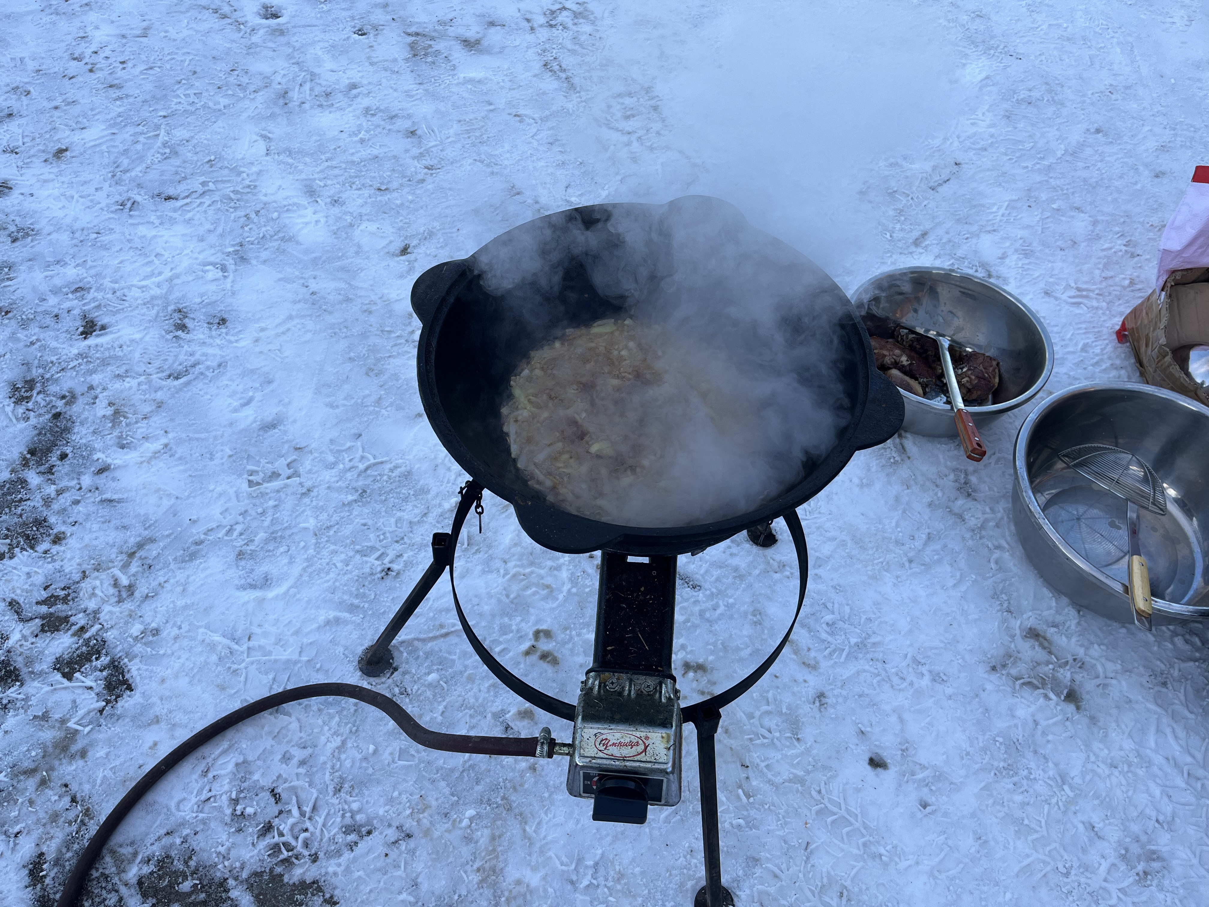 Обжариваем лук