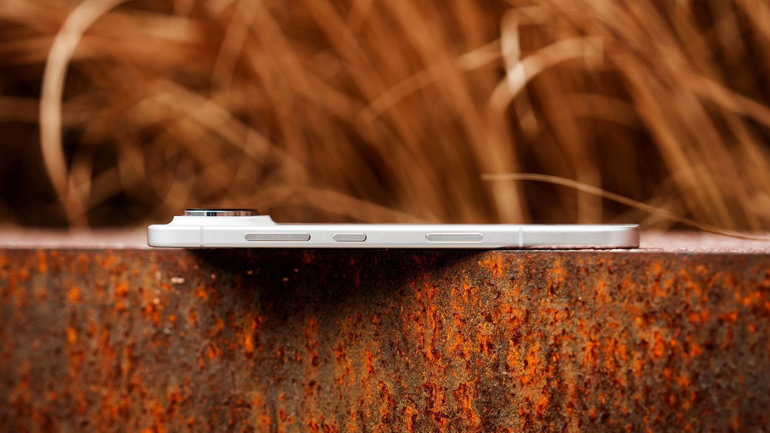 Блок камер у Honor Magic 8 Pro Air тоже сильно выпирает, как и у iPhone Air