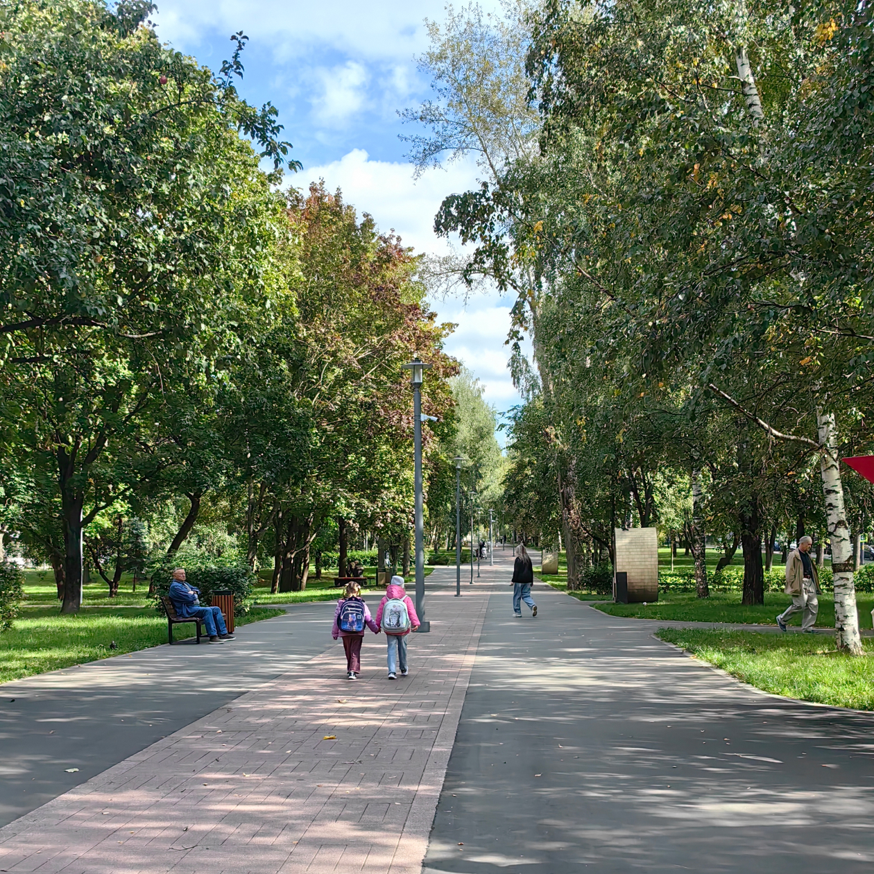 Гуляю по скверу