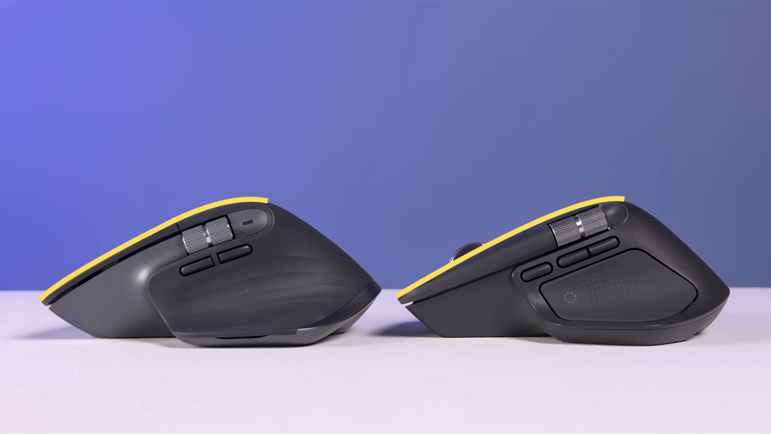 Сравнение профиля у Logitech MX Master 3s (слева) и Logitech MX Master 4 (справа). У новой модели основные клавиши стали чуть более плоскими. Источник: Cameron Dougherty Tech / YouTube