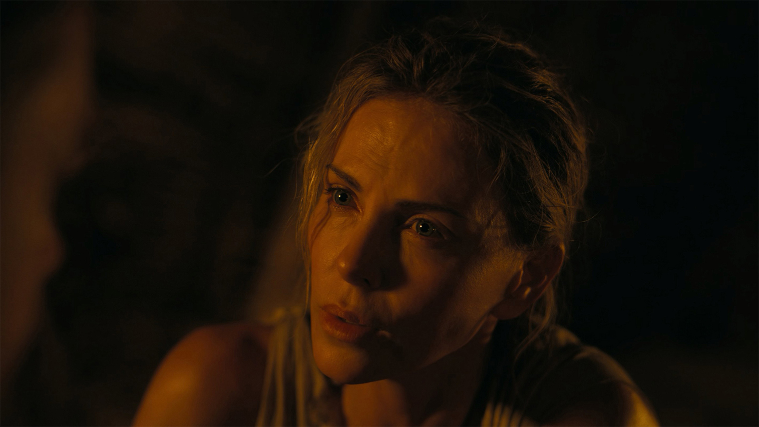 Шарлиз Терон в последний раз играла с Мэттом Деймоном в фильме «Легенда Багера Ванса» 2000 года. Актриса растрогалась от воссоединения и удивилась тому, как сильно они поменялись за 26 лет