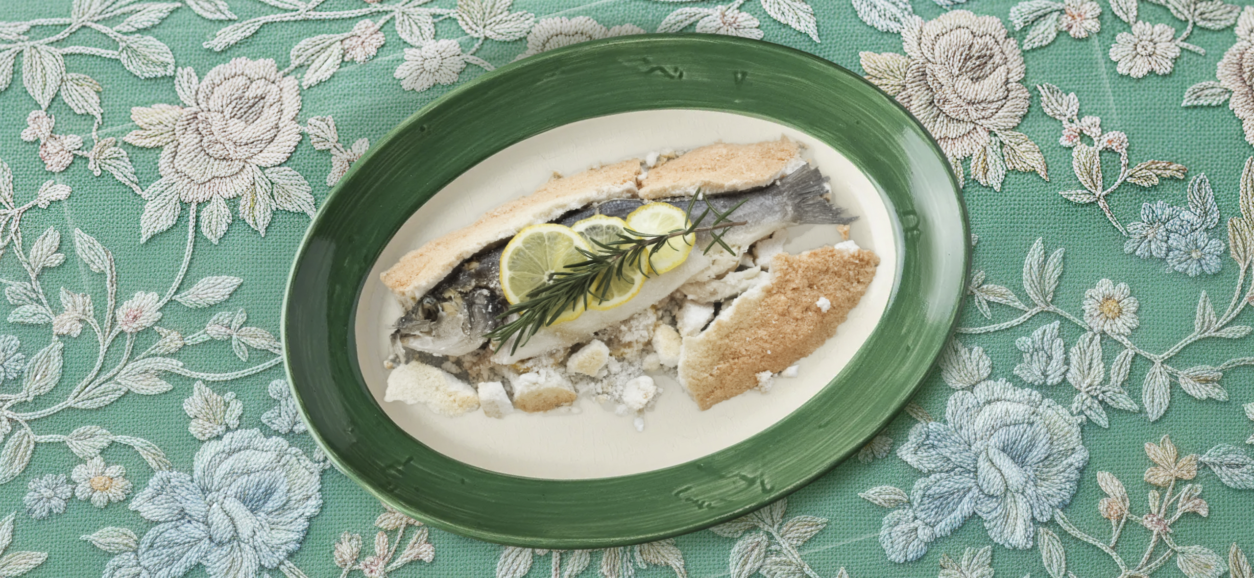 Как приготовить рыбу в соли — рецепт на примере сибаса