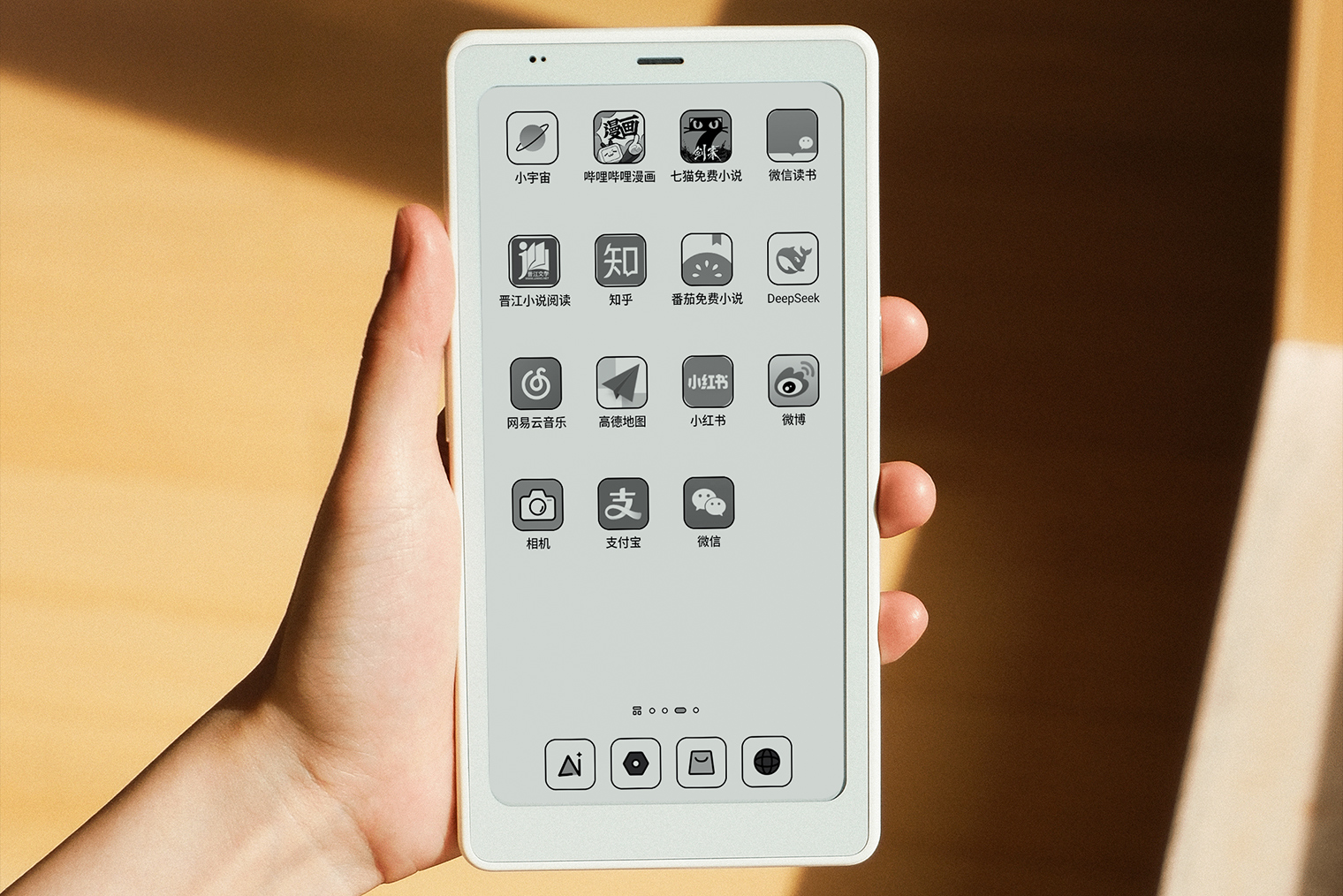 В теории благодаря 5G-модулю, микрофону и динамикам Onyx Boox P6 Pro можно использовать не только для общения в мессенджерах, но и для совершения звонков. Но в компании о наличии такой функции официально не заявляли