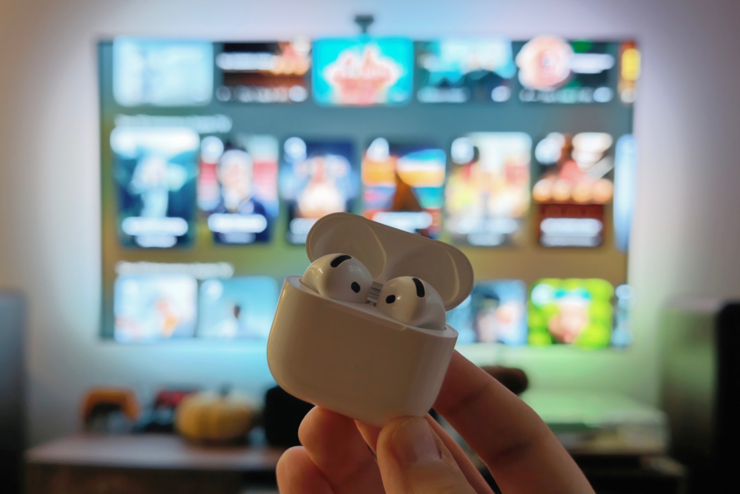 Даже если у вас есть домашний кинотеатр, ночью можно надеть AirPods 5 и не почувствовать большой разницы
