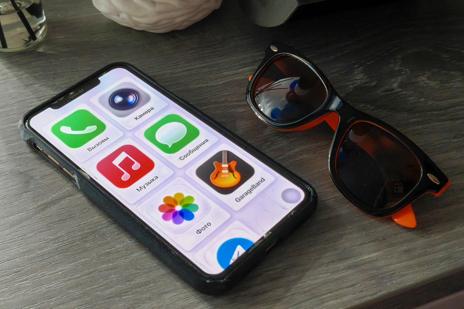 Так выглядит рабочий стол iPhone с включенным упрощенным доступом