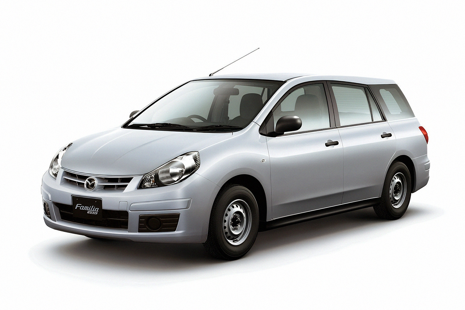 Mazda Familia, результат бейдж-инжиниринга Nissan AD. © Mazda