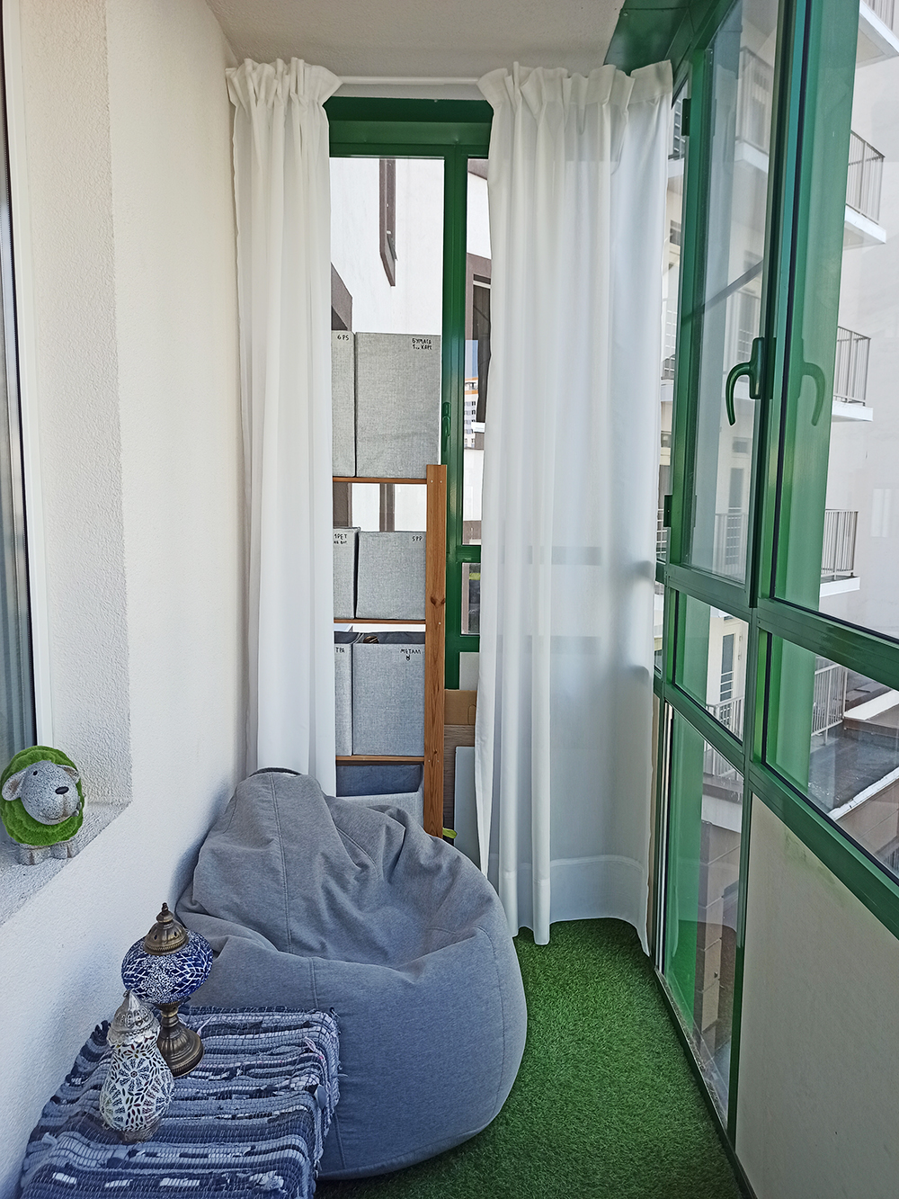 Балкон: общий вид без штор