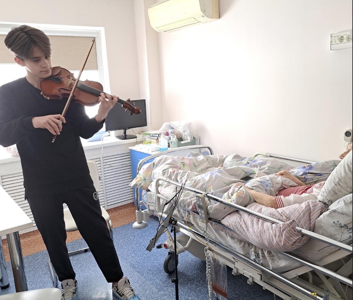 Наш хоспис открыт для родных пациента и добрых помощников 24/7. Можно с шарлоткой, можно с собакой, можно со скрипкой