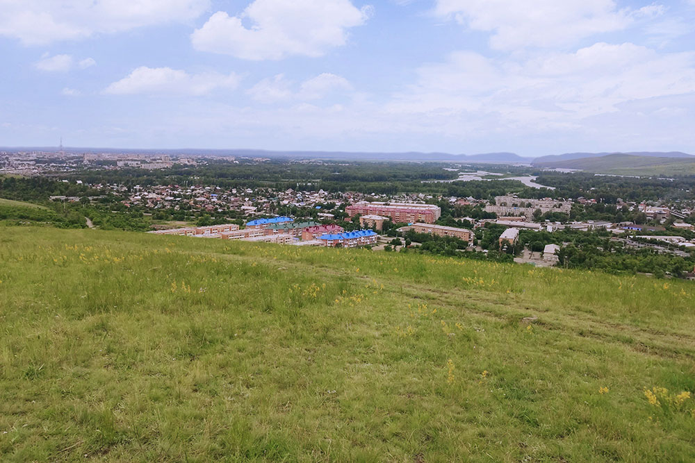 Вид на город с горы Самохвал, ее еще называют Горой Любви